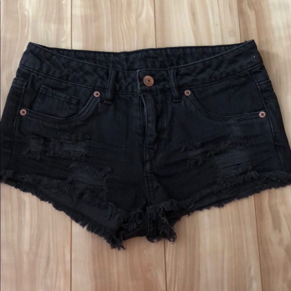 H&M black shorts